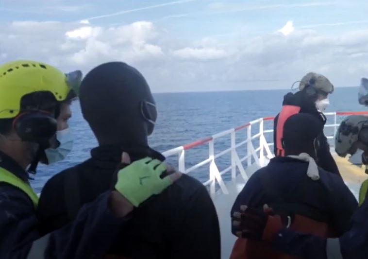 Ocean Viking : Le ministère de l'Intérieur annonce que sur les 234 migrants arrivés sur le navire, 123 ont fait "l'objet d'un refus d'entrée sur le territoire" français
