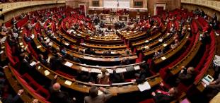 “On se caille, hein ?” : Des députés Renaissance se plaignent de la température de 19 degrés imposée au sein de l’Assemblée nationale