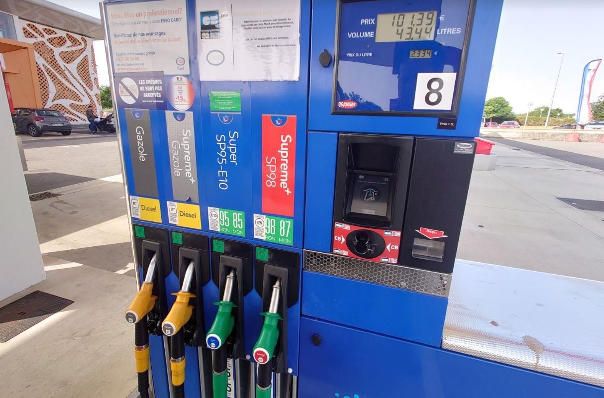 Carburants : TotalEnergies annonce plafonner le prix du gazole et de l'essence à 1,99 euro à partir du mois de mars