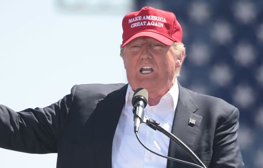 Donald Trump estime que les États-Unis devraient envoyer moins d'aide militaire à Kiev et se concentrer plutôt sur une solution diplomatique au conflit