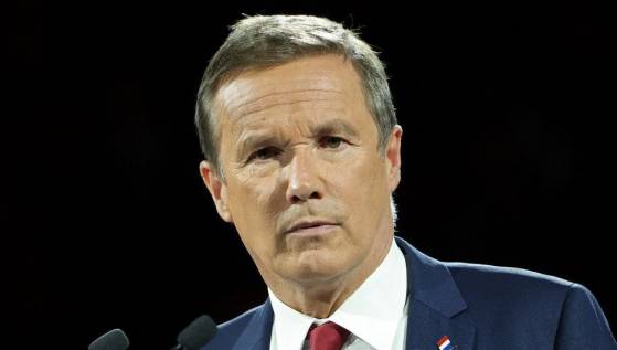 Nicolas Dupont-Aignan "appelle tous les Français à manifester" contre la réforme des retraites