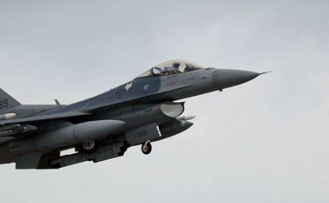 Au Pentagone, la pression pour envoyer des avions de combat F-16 en Ukraine s'intensifie
