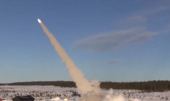 Les États-Unis vont livrer à l'Ukraine des roquettes GLSDB d'une portée de 150 kilomètres, selon le Wall Street Journal
