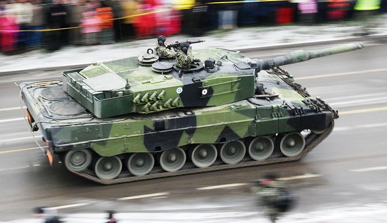 La Pologne annonce avoir livré 10 nouveaux chars Leopard 2A4 à l'Ukraine