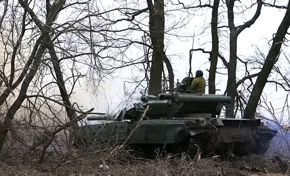 Le président Zelensky admet que l'Ukraine n'est pas prête pour une offensive en raison du manque de munitions