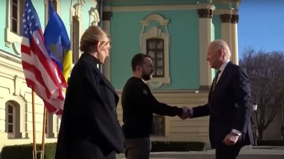 États-Unis : Plusieurs sondages montrent le scepticisme croissant de la population à l'égard des aides massives que l'administration Biden envoie à l'Ukraine