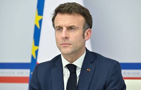 Emmanuel Macron oppose la « foule » des manifestant au « peuple » à travers ses élus