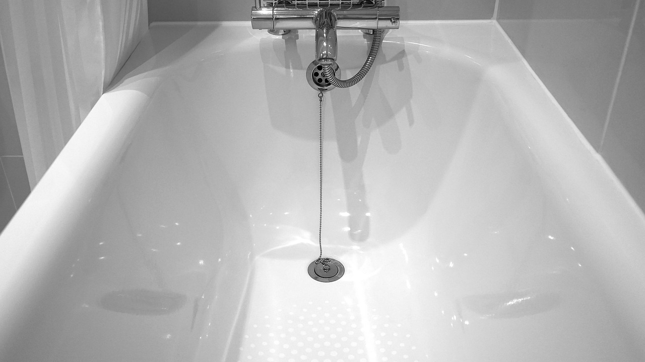 Marseille : un adolescent de 16 ans meurt électrocuté en prenant son bain avec son téléphone portable