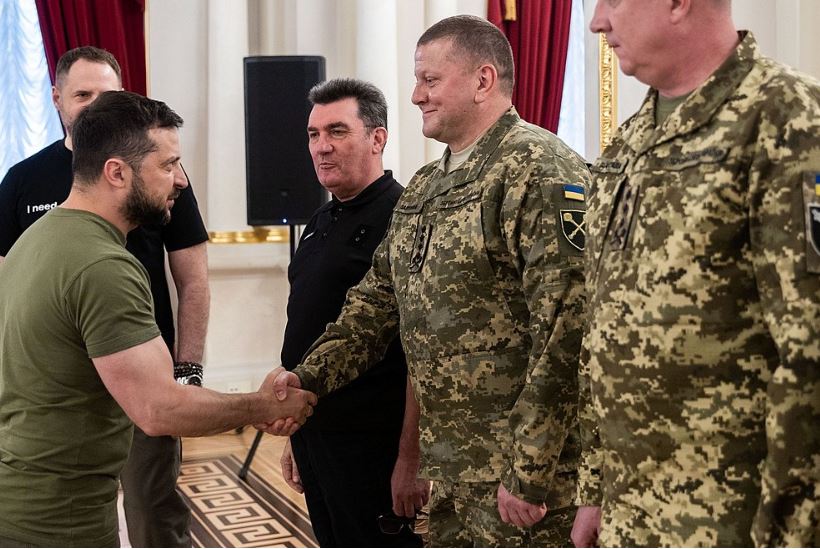 Le chef de l'armée ukrainienne demande plus d'armes pour mener la contre-offensive face à la Russie