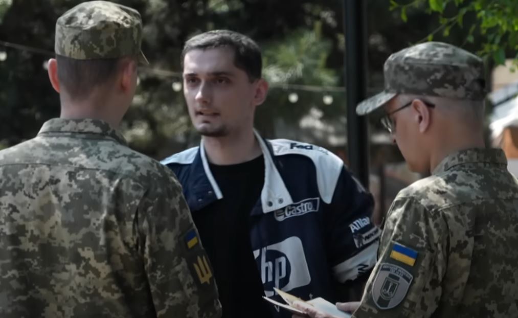L'Ukraine élargit la mobilisation générale avec des avis de conscription groupés