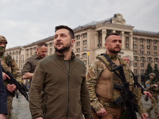 Guerre en Ukraine : Zelensky estime que l'armée ukrainienne est prête pour une contre-offensive