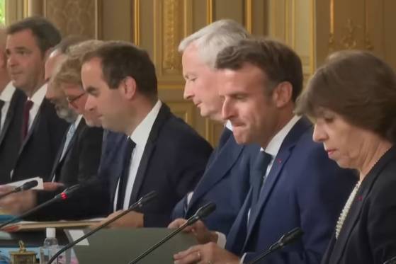 Les impôts en France atteignent un niveau record de 451 milliards d'euros en 2022, ce qui représente une hausse de 12%