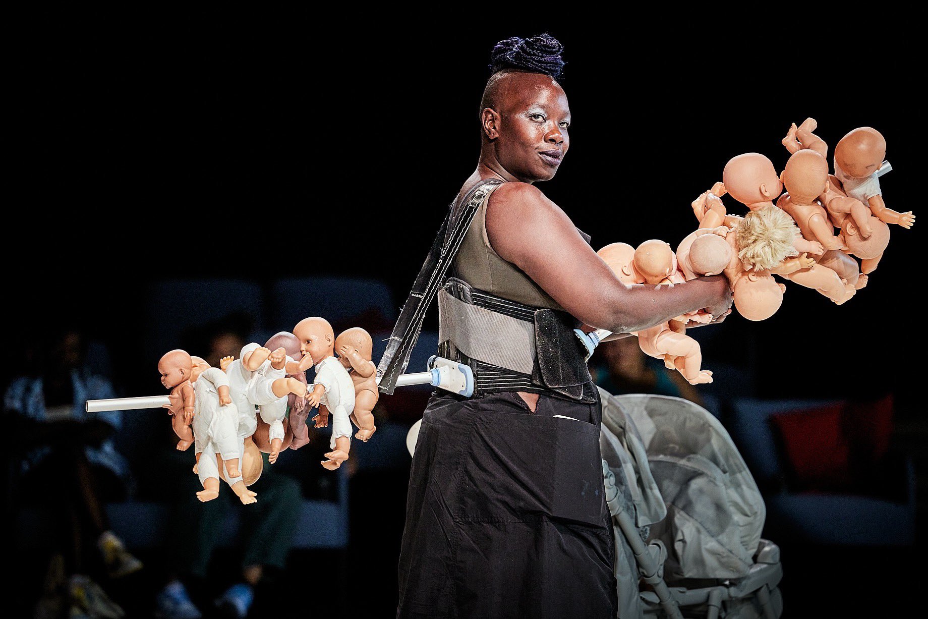 Festival d'Avignon : polémique autour d'une représentation mettant en scène des bébés blancs embrochés