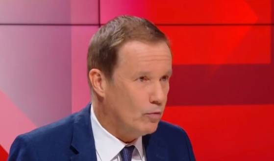 Vente à perte du carburant: Nicolas Dupont-Aignan dénonce une proposition "ridicule et grotesque"