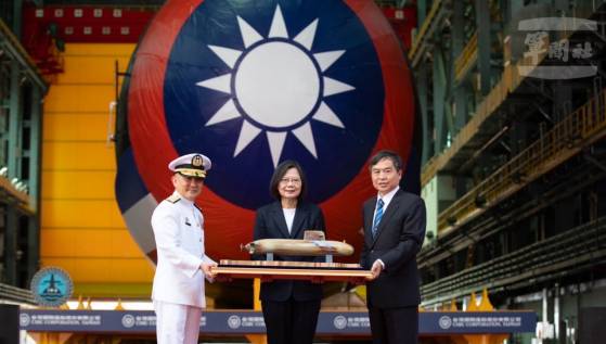 Taiwan dévoile son tout premier sous-marin de fabrication nationale, qualifié d'"arme magique dans la guerre asymétrique" avec la Chine