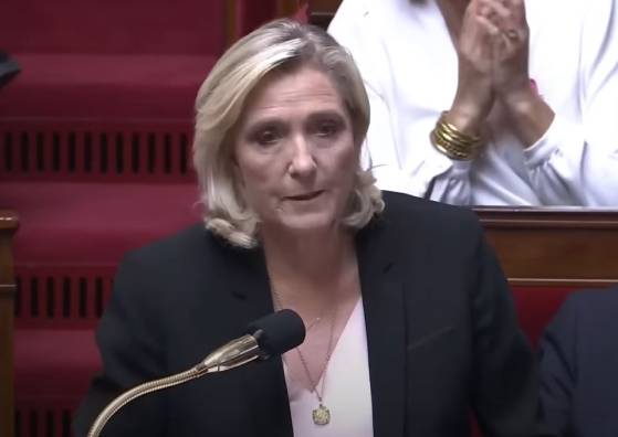 Marine Le Pen (RN) appelle à l'expulsion de toute personne étrangère, qu'elle soit en situation régulière ou irrégulière, lorsqu'elle est associée au fondamentalisme islamiste