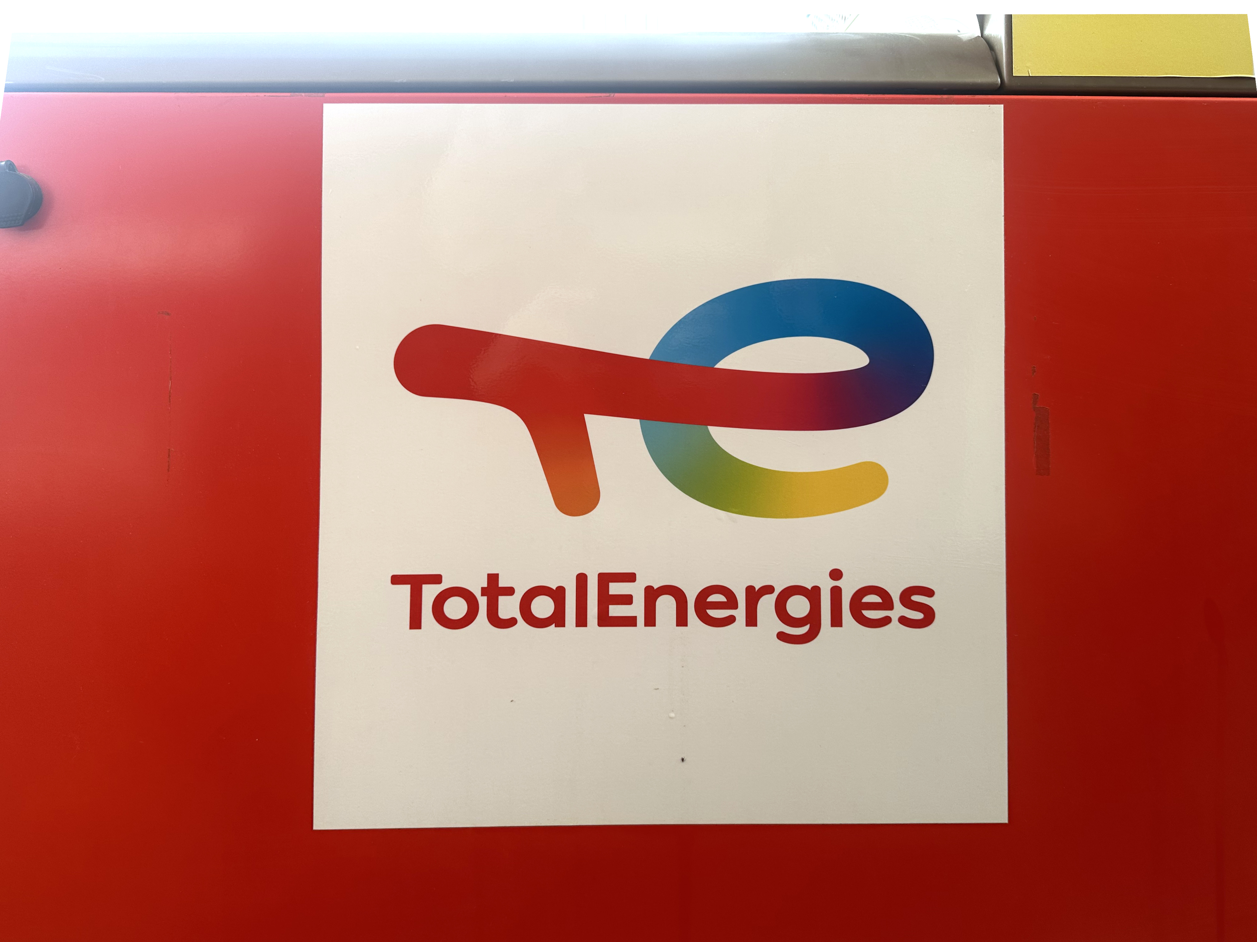 Le géant TotalEnergies réalise le meilleur bénéfice annuel de son histoire en 2023