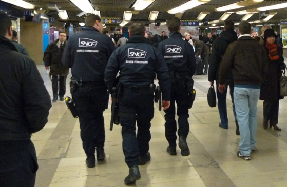 Paris : Un homme neutralisé par des agents de la Sûreté ferroviaire après avoir tenté de les attaquer avec un hachoir