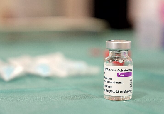 AstraZeneca annonce retirer son vaccin contre le Covid-19 dans le monde entier en raison de "risques très rares" de thrombose