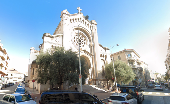 "Un exemple pour la jeunesse" : Marie-Claude Marty, la religieuse héroïque qui était intervenue pour arrêter une attaque au couteau contre un prêtre à Nice en 2022, a reçu l’insigne de chevalier de l’ordre national du mérite