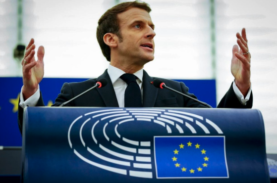 Emmanuel Macron souhaite le «lancement effectif» des négociations d'adhésion de l'Ukraine à l'Union européenne «d'ici à la fin du mois»