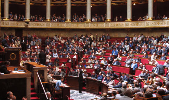Législatives : Vers une Assemblée nationale ingouvernable ? Un sondage donne les trois blocs principaux au coude-à-coude