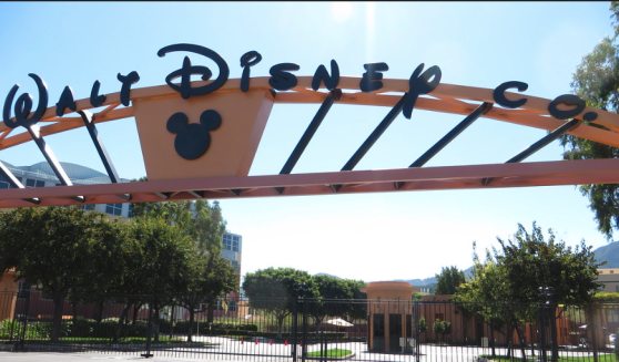 Un journaliste accuse la Walt Disney Company, basée en Californie, de discriminer délibérément les « hommes blancs »