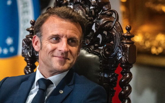 Emmanuel Macron accuse les programmes du Rassemblement National et de La France insoumise de mener « à la guerre civile »
