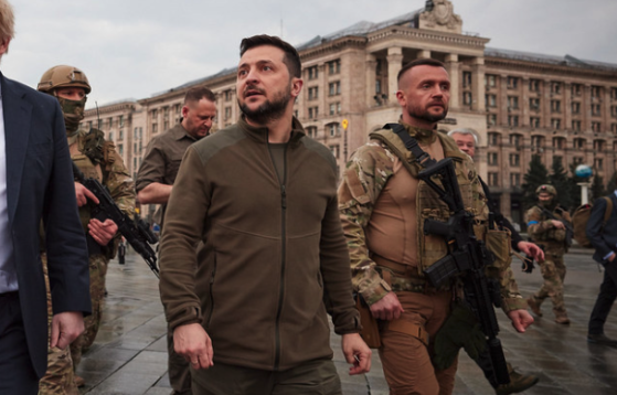 Volodymyr Zelensky annonce que le "plan pour la victoire" de l'Ukraine, qu'il doit présenter à Joe Biden avant la fin du mois, est "entièrement préparé"