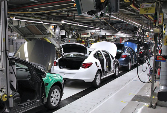 Automobile : les constructeurs français dominent toujours le marché des voitures neuves essence en France malgré une baisse importante des ventes