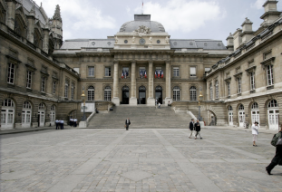 A Paris, un quinquagénaire accusé de trois viols a été remis en liberté en raison d’une erreur administrative