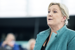 Marine Le Pen déclare que le RN votera la motion de censure contre le gouvernement si le budget 2025 porte atteinte au pouvoir d’achat des Français