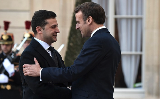 Guerre en Ukraine : Emmanuel Macron et Volodymyr Zelensky ont discuté d'un éventuel « déploiement de contingents » étrangers, selon le dirigeant ukrainien