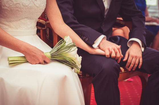 73 % des Français sont favorables à l'interdiction des mariages entre Français et étrangers en situation irrégulière, selon un sondage