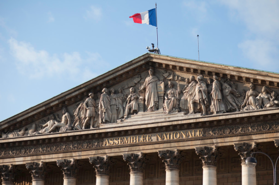 Fin de vie : l’Assemblée nationale adopte la proposition de loi sur le droit à l’aide à mourir