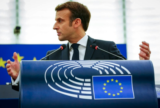 Emmanuel Macron continue de chuter dans l'opinion, selon un sondage