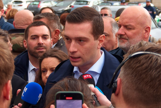 Jordan Bardella devient la personnalité politique la plus populaire selon le baromètre Elabe pour Les Échos