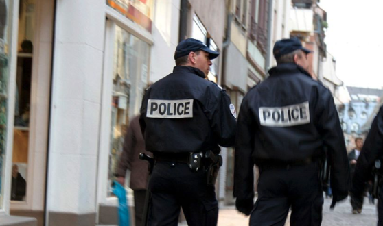 81 % des Français souhaitent que les agresseurs de policiers soient condamnés automatiquement à des peines de prison, selon un sondage