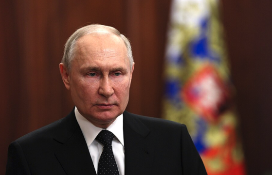 Vladimir Poutine prévient que toute force étrangère déployée en Ukraine sera considérée comme une « cible légitime » par l’armée russe