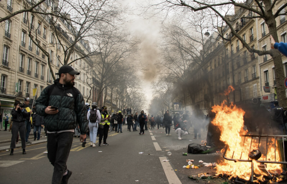 92 % des Français souhaitent sanctionner les responsables politiques incitant à la violence lors des manifestations, selon une étude