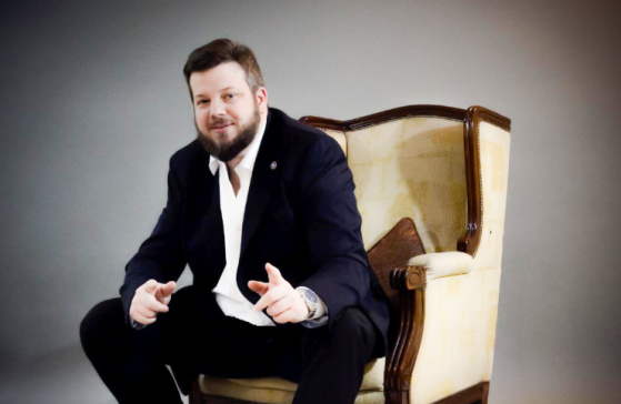 Présidentielle au Chili : le candidat national-conservateur Johannes Kaiser promet d’expulser les délinquants étrangers et de durcir la riposte contre le crime