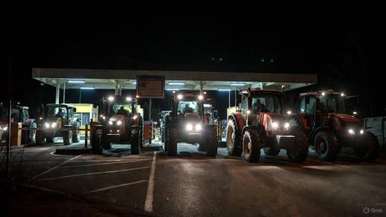 « Peur de l’avenir » : des agriculteurs normands protestent contre le Mercosur au pont de Tancarville