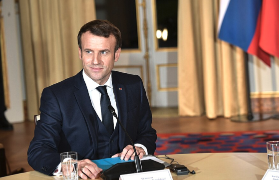 La cote de confiance d’Emmanuel Macron rechute en ce début d'année 2026, selon un sondage