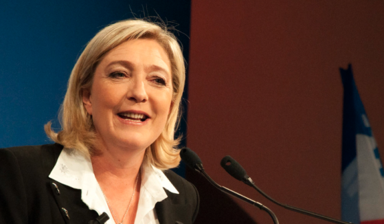 Marine Le Pen largement en tête dans les sondages à huit mois de la présidentielle
